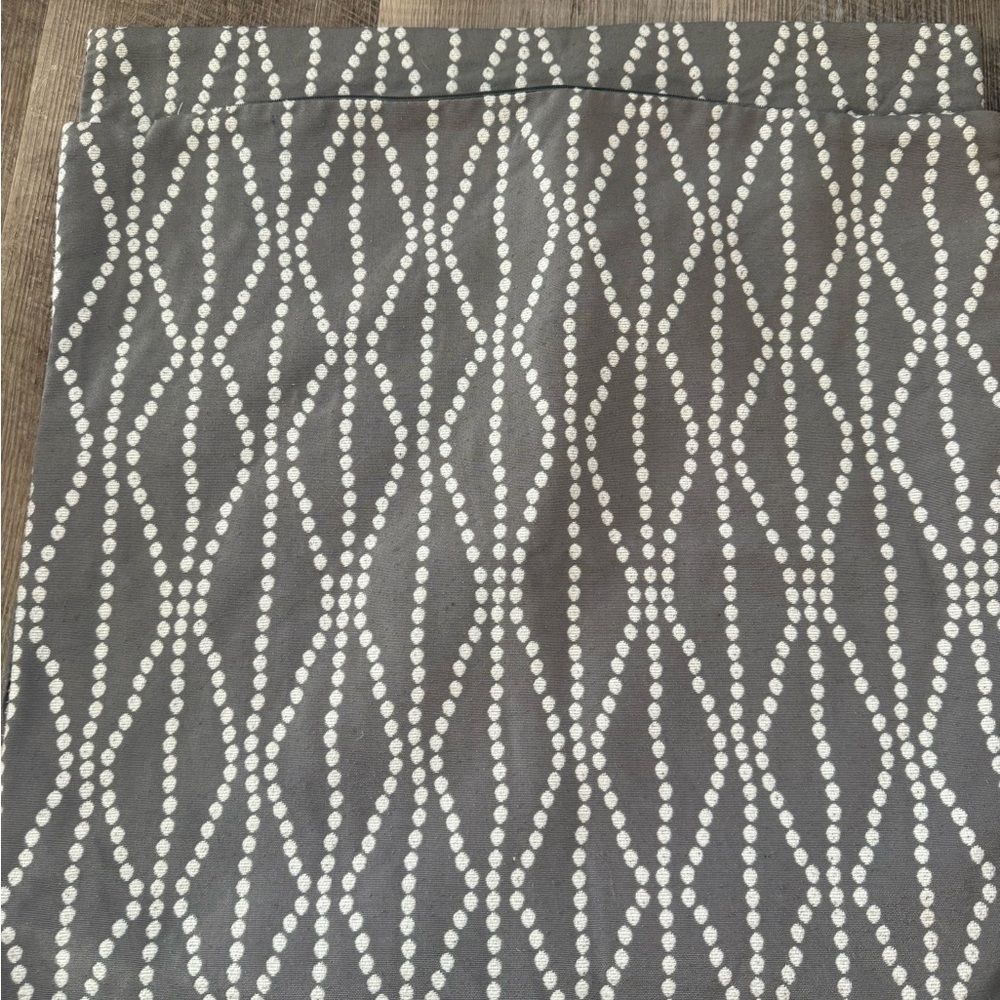 Set of‎ 2 Modern Geometric Dotted Wave Pillow Covers - Gray & White (18x18)